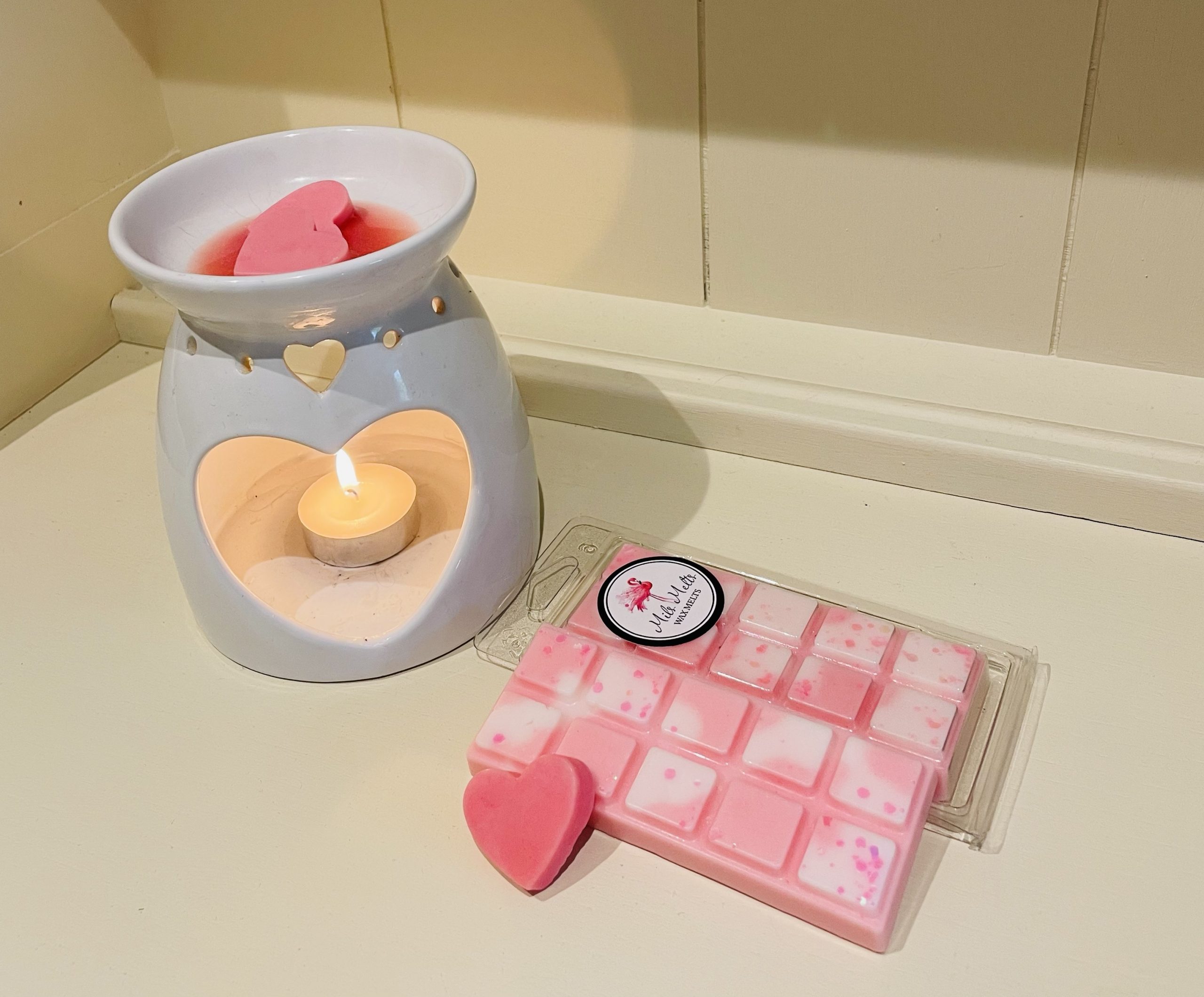 Pink tulip and white jasmine wax melt bar