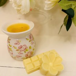 Lenny golden blooms large melt flower.