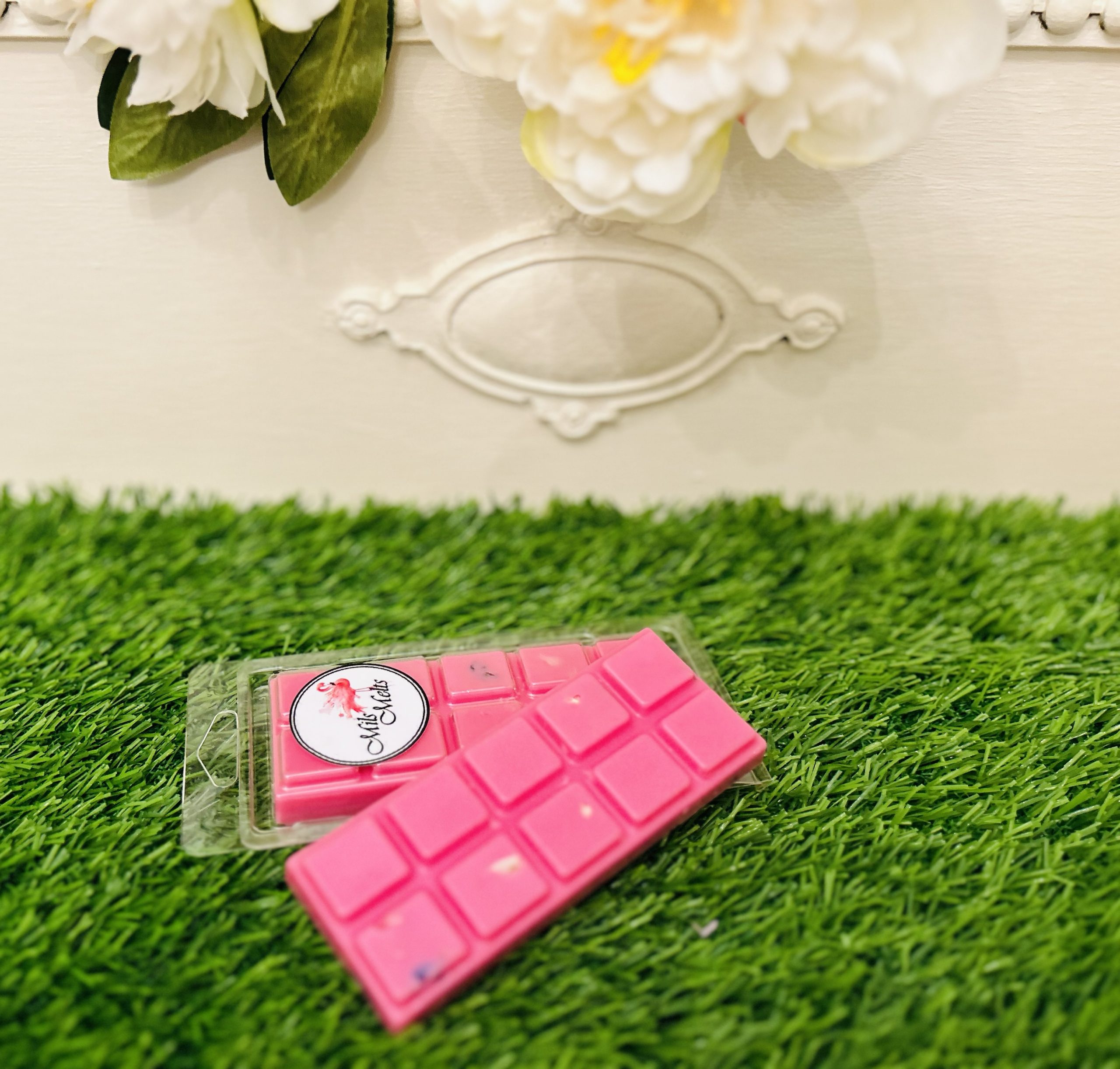 Blackcurrant and rhubarb flower snap bar