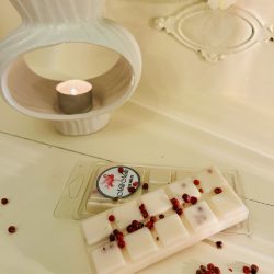 Black raspberry and peppercorn snap bar